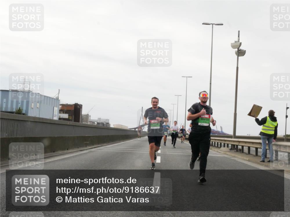 03.10.2025 - Köhlbrandbrückenlauf Matties Gatica Varas http://msf.ph/oto/9186637 03.10.2025 15:47:09 Position 3  meine-sportfotos.de
