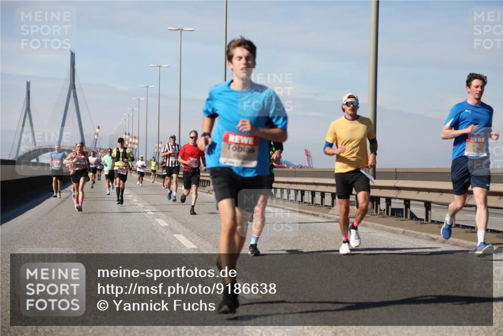 03.10.2025 - Köhlbrandbrückenlauf Yannick Fuchs http://msf.ph/oto/9186638 03.10.2025 11:44:59 Position 3  meine-sportfotos.de