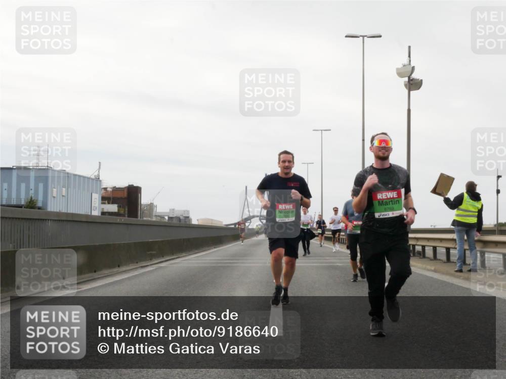 03.10.2025 - Köhlbrandbrückenlauf Matties Gatica Varas http://msf.ph/oto/9186640 03.10.2025 15:47:09 Position 3 8769 meine-sportfotos.de