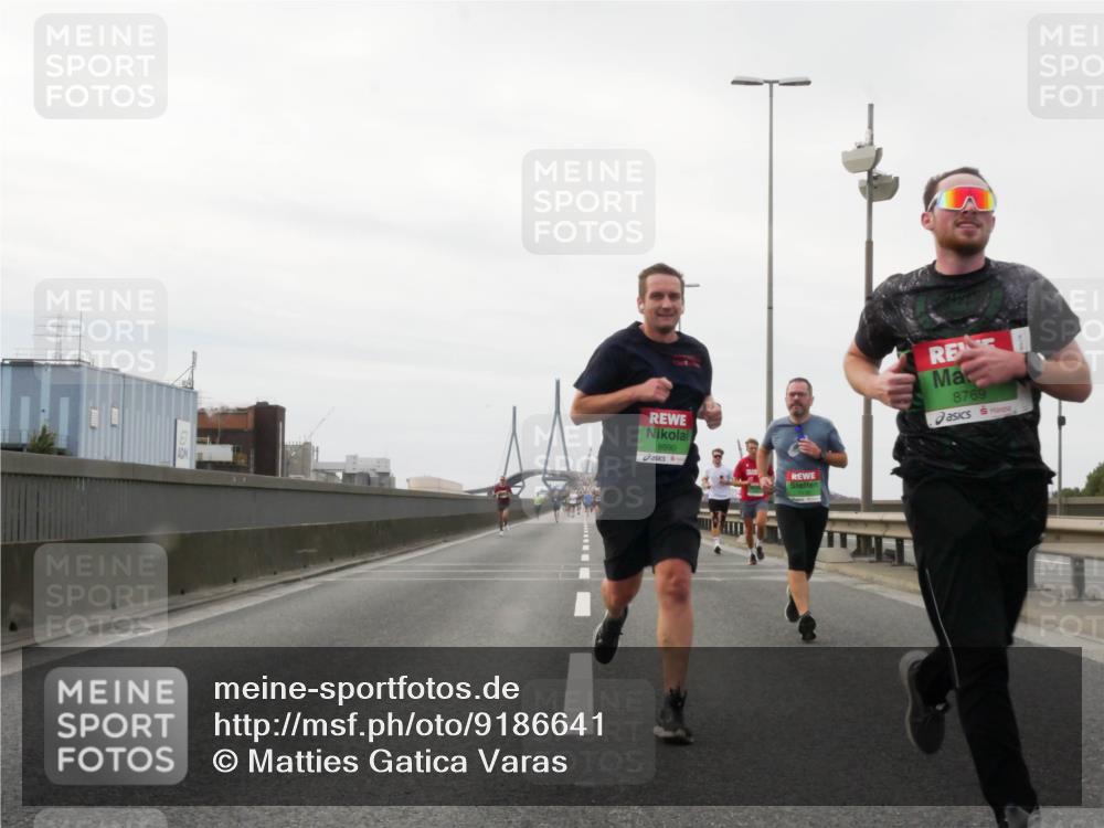 03.10.2025 - Köhlbrandbrückenlauf Matties Gatica Varas http://msf.ph/oto/9186641 03.10.2025 15:47:10 Position 3 8990, 8769 meine-sportfotos.de