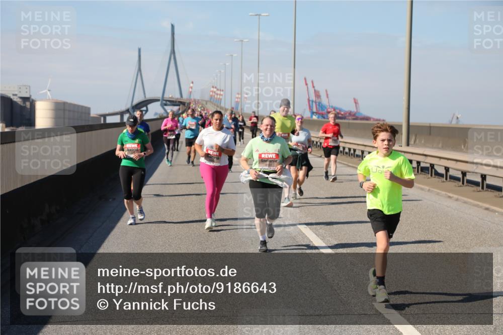 03.10.2025 - Köhlbrandbrückenlauf Yannick Fuchs http://msf.ph/oto/9186643 03.10.2025 12:05:49 Position 3  meine-sportfotos.de