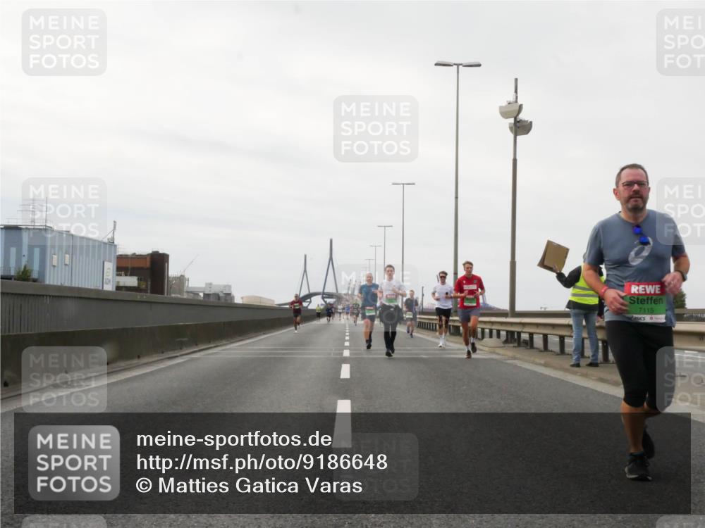 03.10.2025 - Köhlbrandbrückenlauf Matties Gatica Varas http://msf.ph/oto/9186648 03.10.2025 15:47:11 Position 3 7115 meine-sportfotos.de