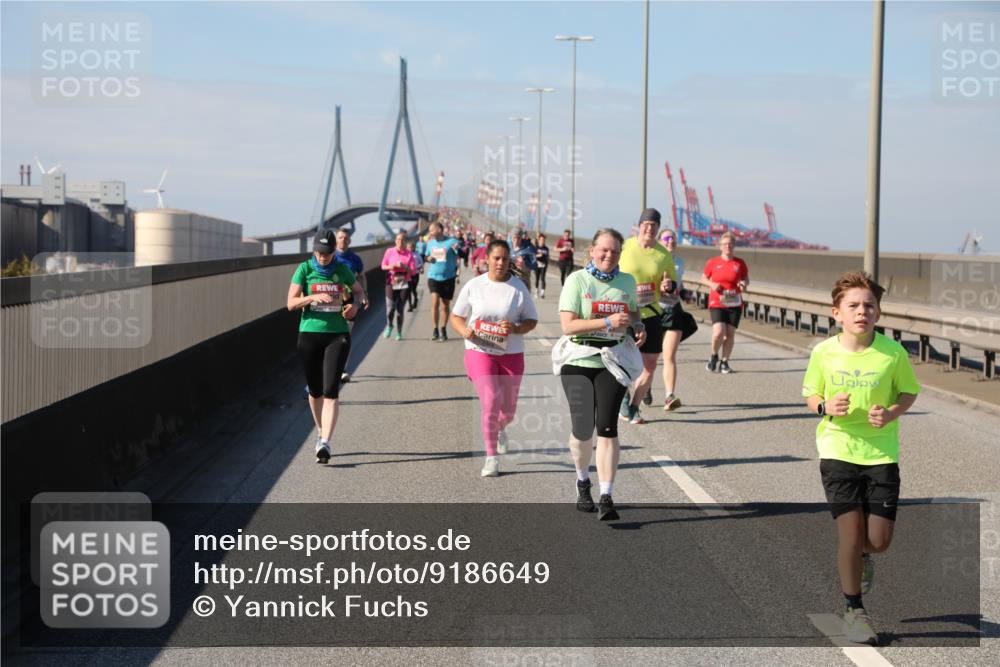 03.10.2025 - Köhlbrandbrückenlauf Yannick Fuchs http://msf.ph/oto/9186649 03.10.2025 12:05:49 Position 3  meine-sportfotos.de
