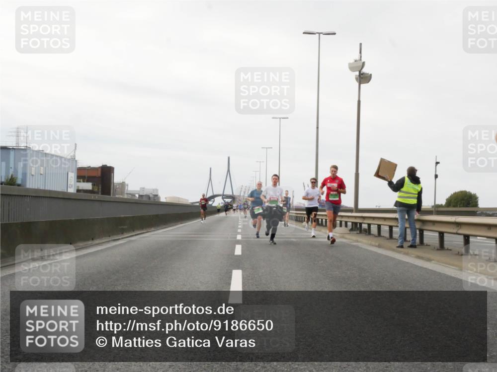 03.10.2025 - Köhlbrandbrückenlauf Matties Gatica Varas http://msf.ph/oto/9186650 03.10.2025 15:47:11 Position 3  meine-sportfotos.de