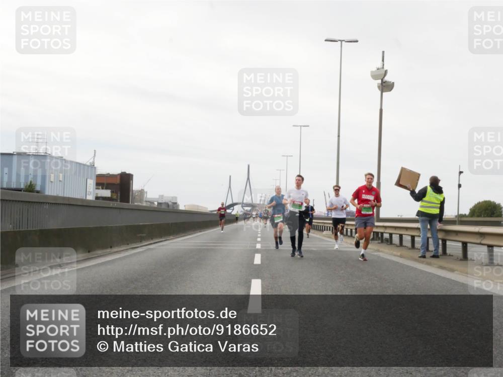 03.10.2025 - Köhlbrandbrückenlauf Matties Gatica Varas http://msf.ph/oto/9186652 03.10.2025 15:47:12 Position 3  meine-sportfotos.de