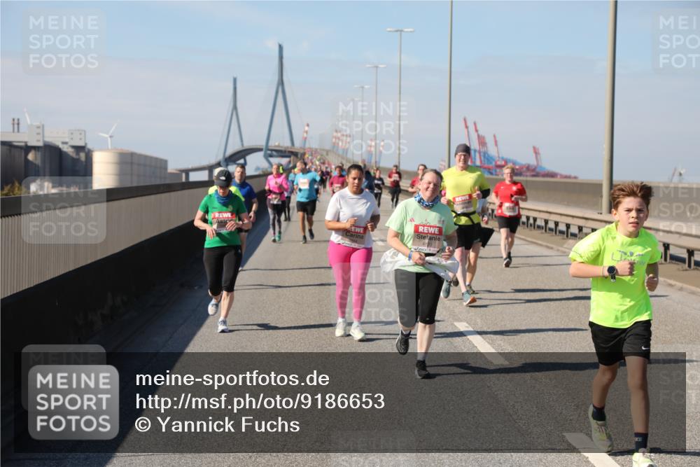 03.10.2025 - Köhlbrandbrückenlauf Yannick Fuchs http://msf.ph/oto/9186653 03.10.2025 12:05:50 Position 3  meine-sportfotos.de