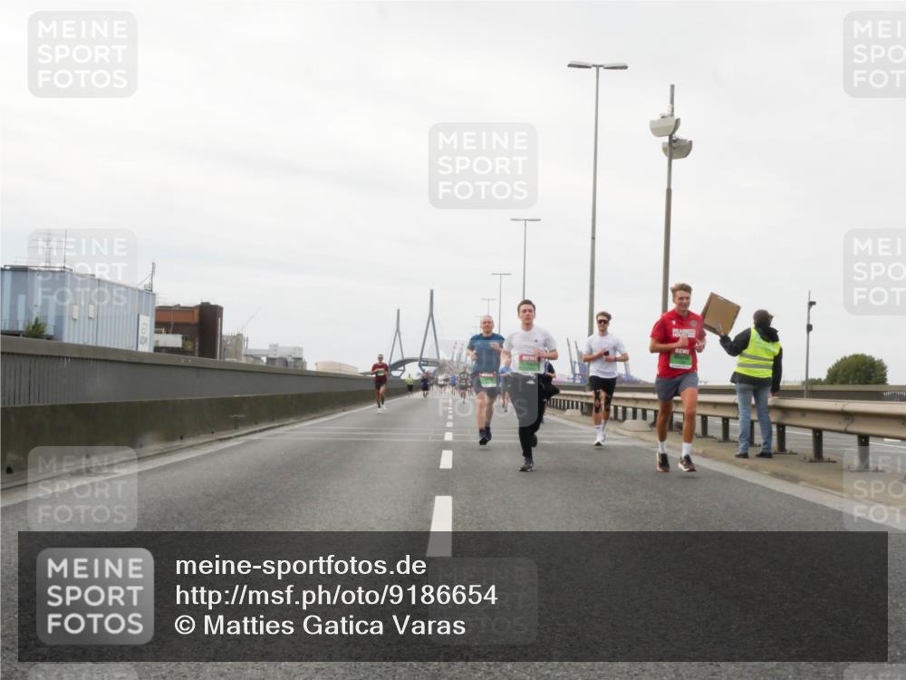 03.10.2025 - Köhlbrandbrückenlauf Matties Gatica Varas http://msf.ph/oto/9186654 03.10.2025 15:47:12 Position 3 24 meine-sportfotos.de