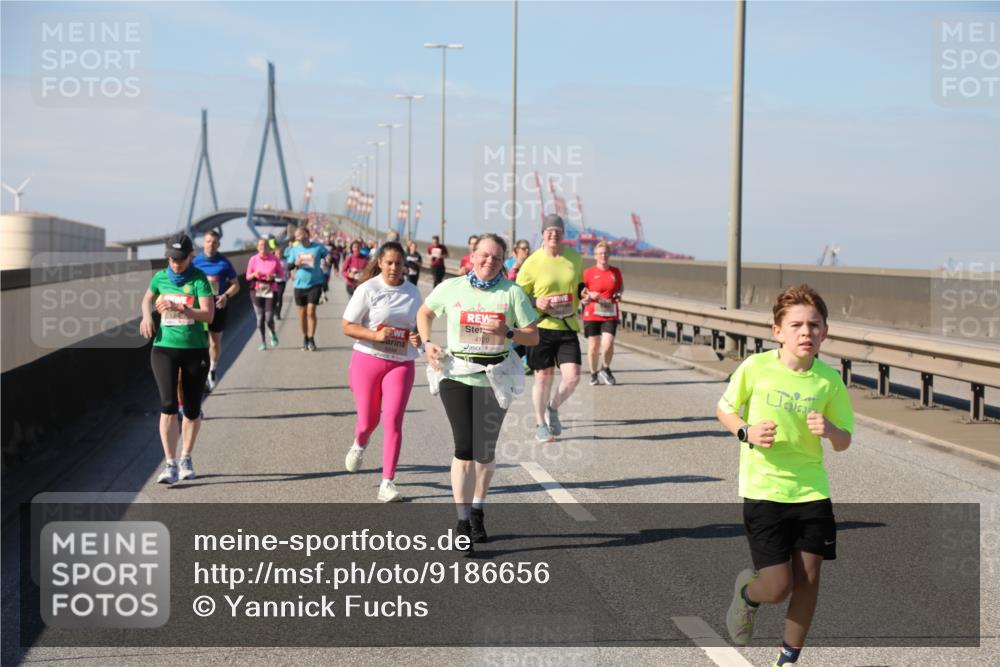03.10.2025 - Köhlbrandbrückenlauf Yannick Fuchs http://msf.ph/oto/9186656 03.10.2025 12:05:50 Position 3 41 meine-sportfotos.de