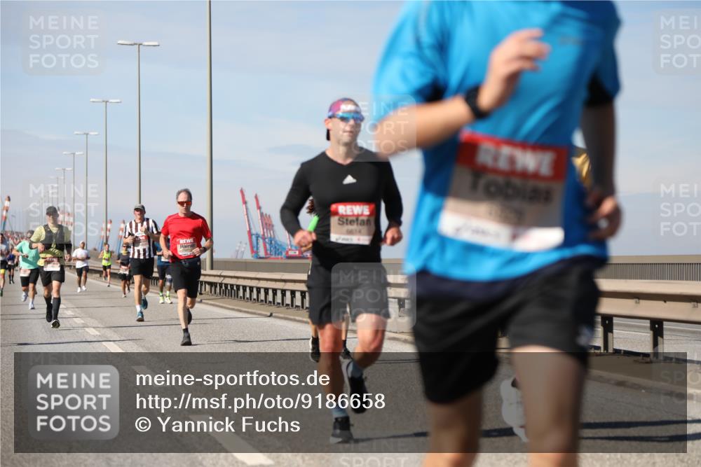 03.10.2025 - Köhlbrandbrückenlauf Yannick Fuchs http://msf.ph/oto/9186658 03.10.2025 11:45:00 Position 3 6614 meine-sportfotos.de