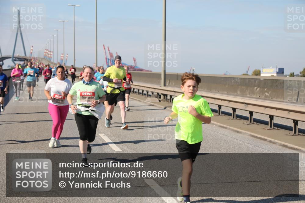 03.10.2025 - Köhlbrandbrückenlauf Yannick Fuchs http://msf.ph/oto/9186660 03.10.2025 12:05:50 Position 3 4120 meine-sportfotos.de