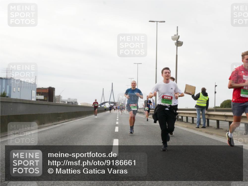 03.10.2025 - Köhlbrandbrückenlauf Matties Gatica Varas http://msf.ph/oto/9186661 03.10.2025 15:47:14 Position 3  meine-sportfotos.de