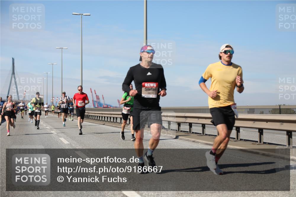 03.10.2025 - Köhlbrandbrückenlauf Yannick Fuchs http://msf.ph/oto/9186667 03.10.2025 11:45:01 Position 3 6614 meine-sportfotos.de