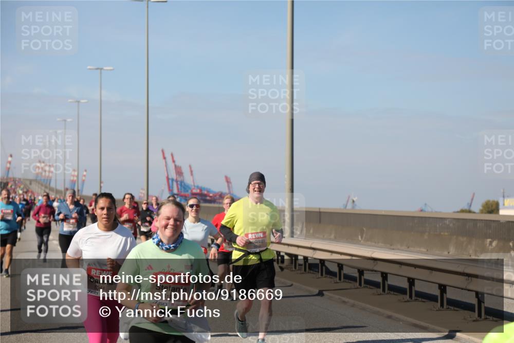 03.10.2025 - Köhlbrandbrückenlauf Yannick Fuchs http://msf.ph/oto/9186669 03.10.2025 12:05:51 Position 3 5944, 4120, 5010 meine-sportfotos.de