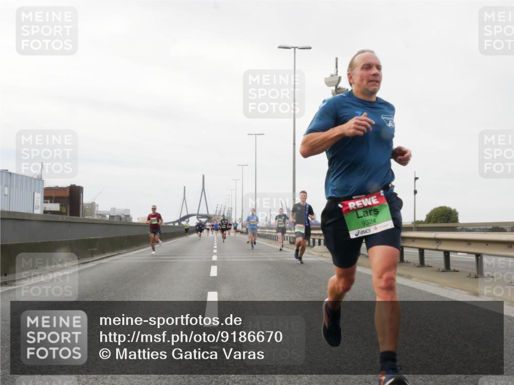 03.10.2025 - Köhlbrandbrückenlauf Matties Gatica Varas http://msf.ph/oto/9186670 03.10.2025 15:47:16 Position 3 9324 meine-sportfotos.de