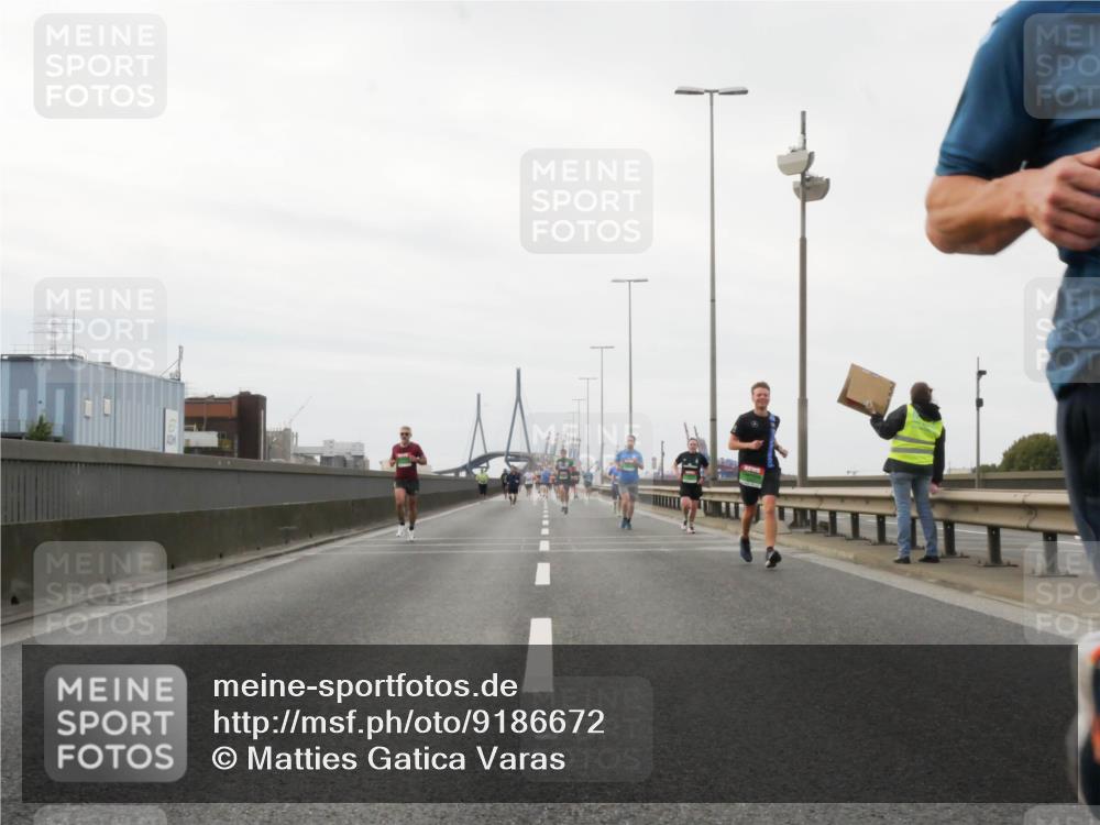 03.10.2025 - Köhlbrandbrückenlauf Matties Gatica Varas http://msf.ph/oto/9186672 03.10.2025 15:47:16 Position 3  meine-sportfotos.de