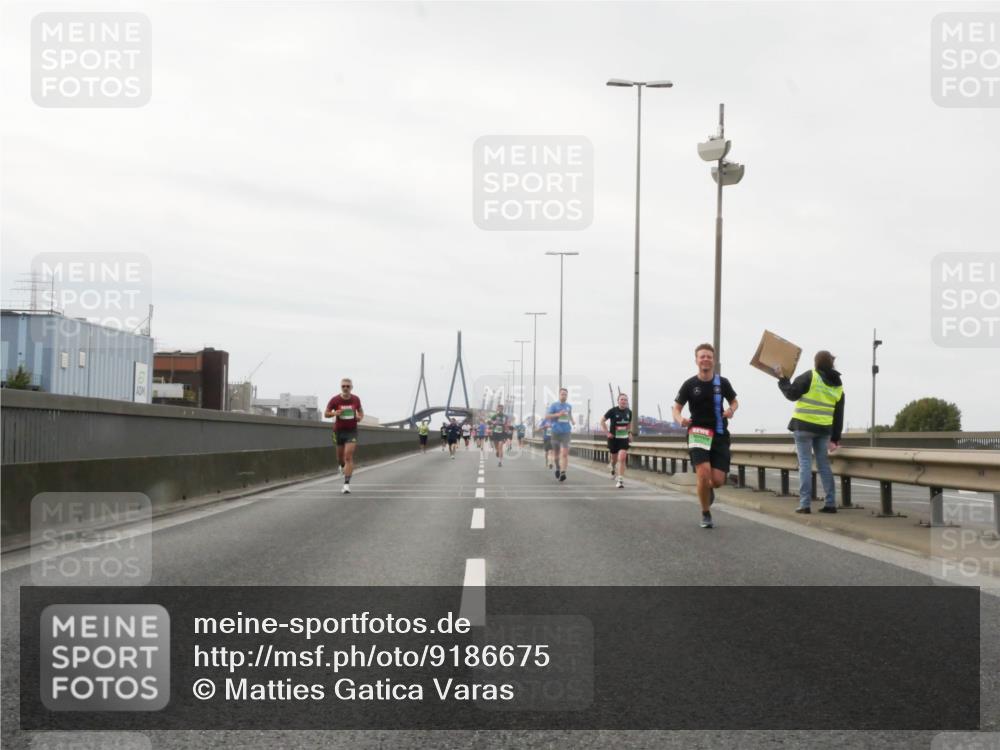 03.10.2025 - Köhlbrandbrückenlauf Matties Gatica Varas http://msf.ph/oto/9186675 03.10.2025 15:47:17 Position 3  meine-sportfotos.de