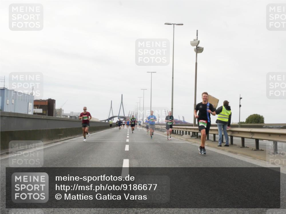 03.10.2025 - Köhlbrandbrückenlauf Matties Gatica Varas http://msf.ph/oto/9186677 03.10.2025 15:47:17 Position 3  meine-sportfotos.de