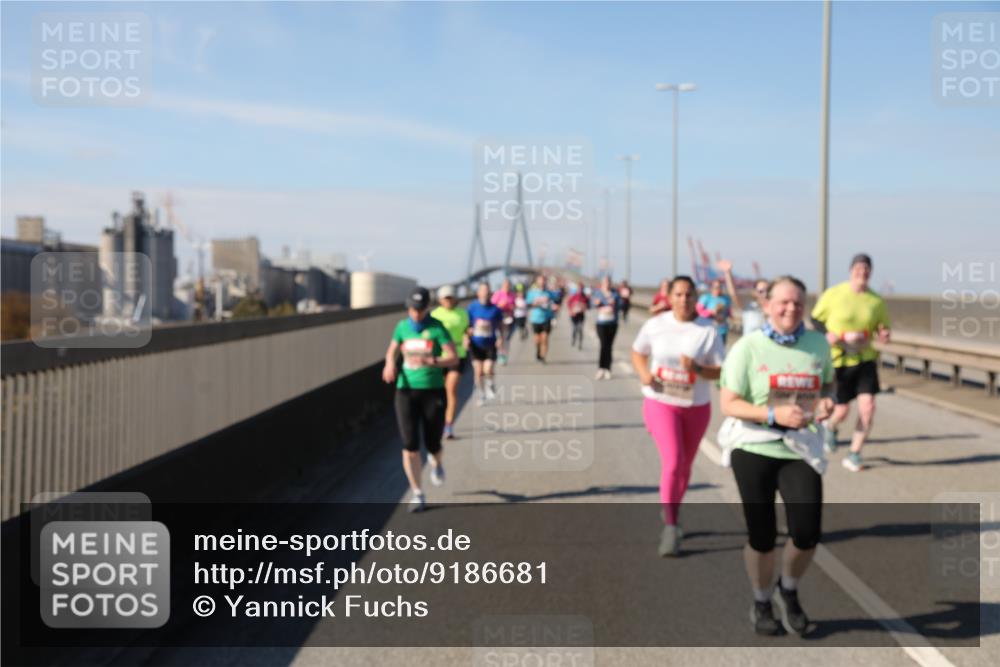 03.10.2025 - Köhlbrandbrückenlauf Yannick Fuchs http://msf.ph/oto/9186681 03.10.2025 12:05:51 Position 3  meine-sportfotos.de