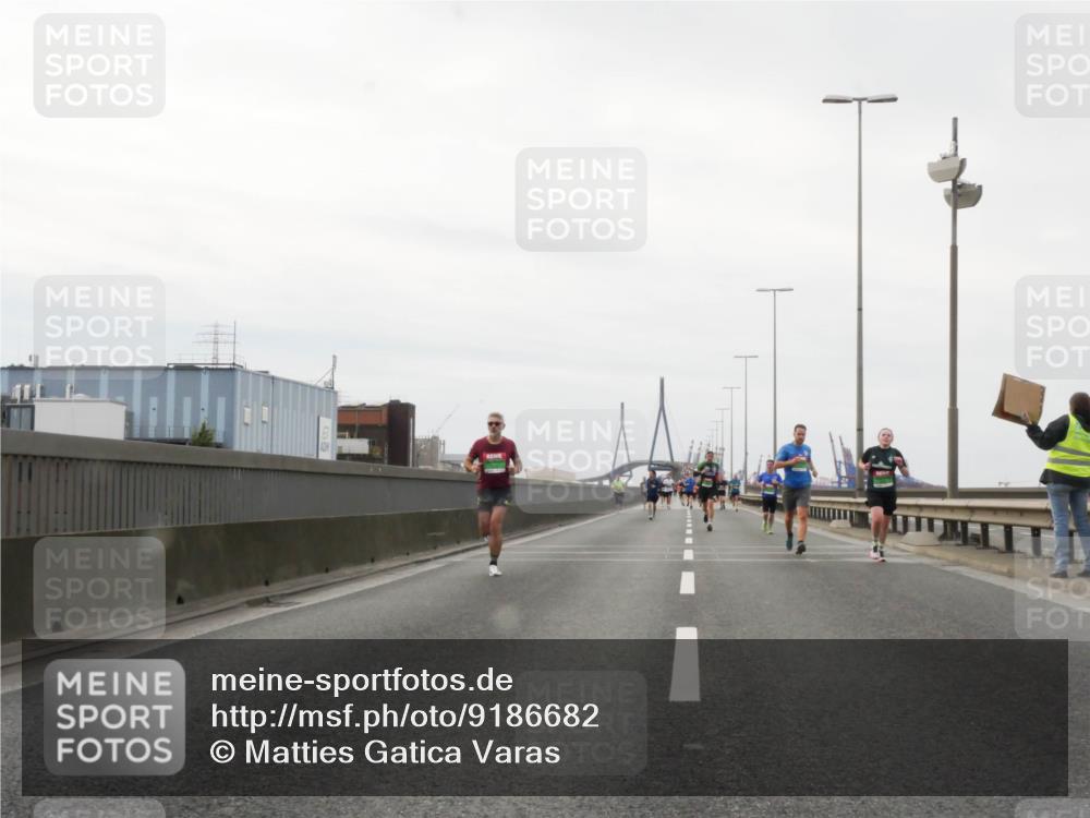 03.10.2025 - Köhlbrandbrückenlauf Matties Gatica Varas http://msf.ph/oto/9186682 03.10.2025 15:47:18 Position 3  meine-sportfotos.de