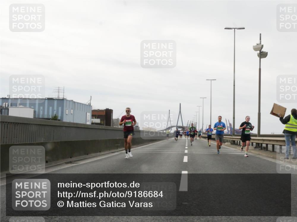 03.10.2025 - Köhlbrandbrückenlauf Matties Gatica Varas http://msf.ph/oto/9186684 03.10.2025 15:47:19 Position 3  meine-sportfotos.de