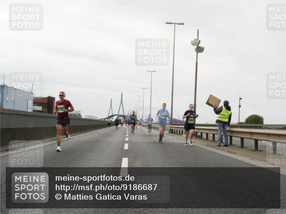 03.10.2025 - Köhlbrandbrückenlauf Matties Gatica Varas http://msf.ph/oto/9186687 03.10.2025 15:47:19 Position 3  meine-sportfotos.de