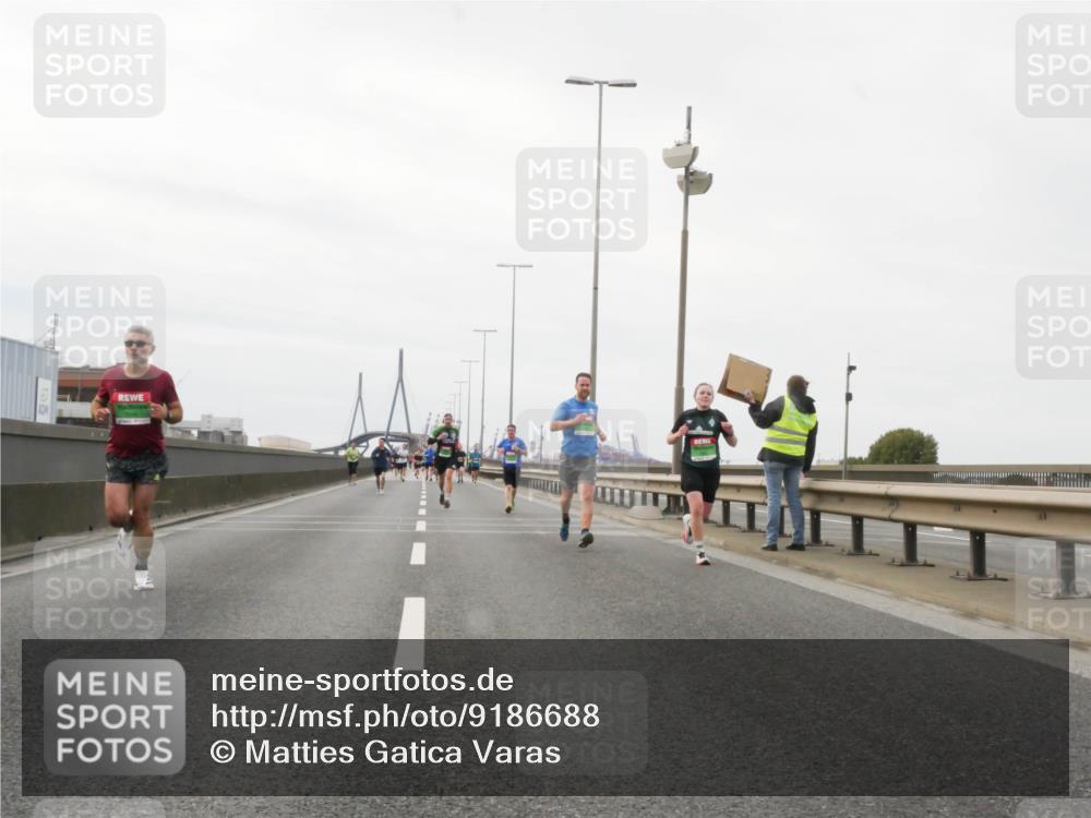 03.10.2025 - Köhlbrandbrückenlauf Matties Gatica Varas http://msf.ph/oto/9186688 03.10.2025 15:47:20 Position 3  meine-sportfotos.de