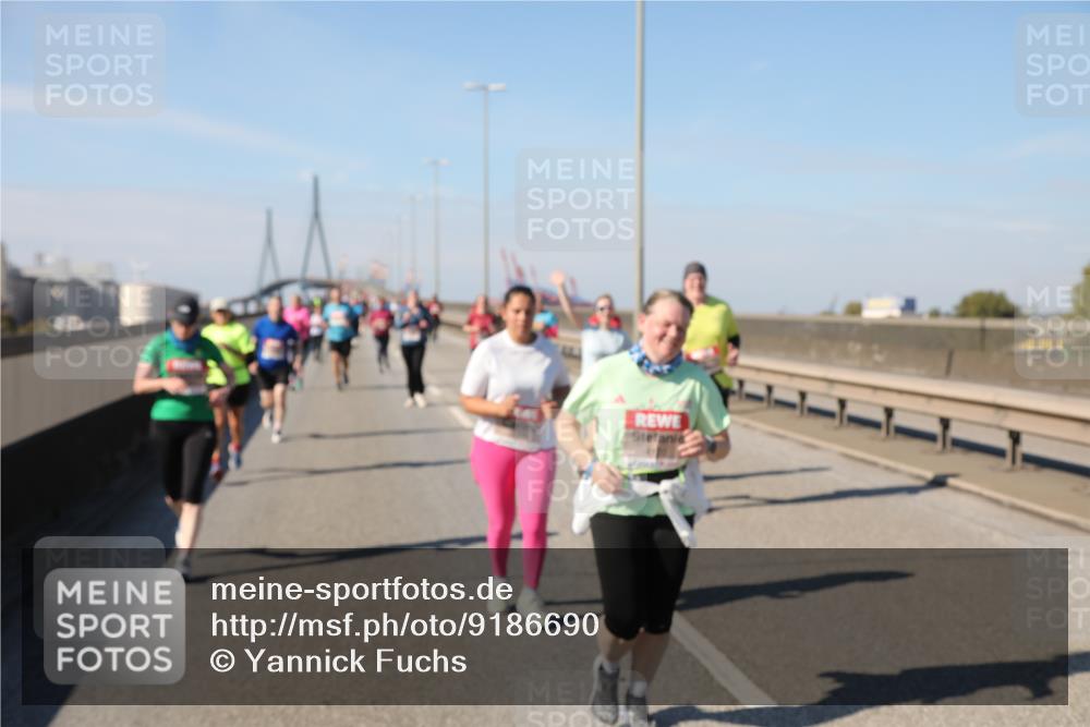 03.10.2025 - Köhlbrandbrückenlauf Yannick Fuchs http://msf.ph/oto/9186690 03.10.2025 12:05:52 Position 3  meine-sportfotos.de