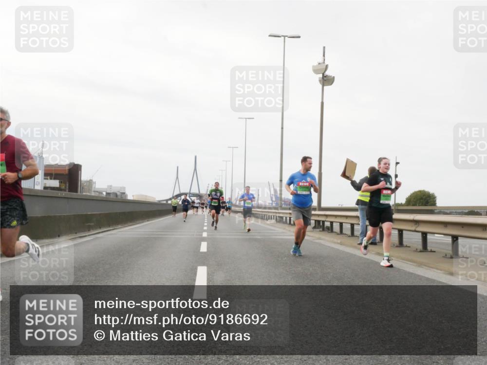 03.10.2025 - Köhlbrandbrückenlauf Matties Gatica Varas http://msf.ph/oto/9186692 03.10.2025 15:47:21 Position 3  meine-sportfotos.de