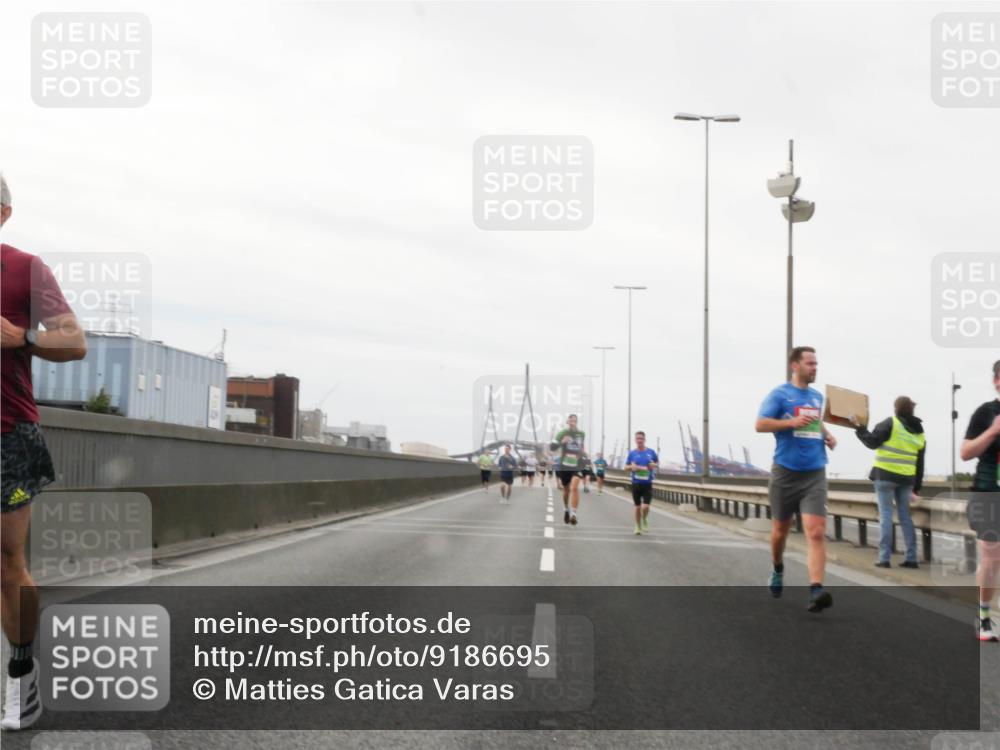 03.10.2025 - Köhlbrandbrückenlauf Matties Gatica Varas http://msf.ph/oto/9186695 03.10.2025 15:47:21 Position 3  meine-sportfotos.de