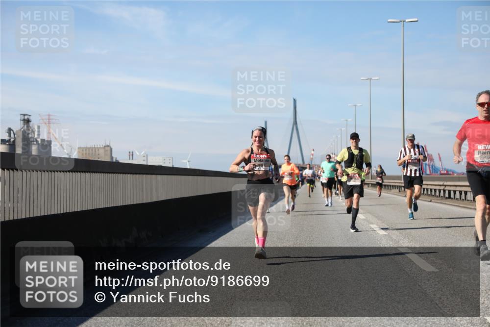 03.10.2025 - Köhlbrandbrückenlauf Yannick Fuchs http://msf.ph/oto/9186699 03.10.2025 11:45:04 Position 3 5779 meine-sportfotos.de