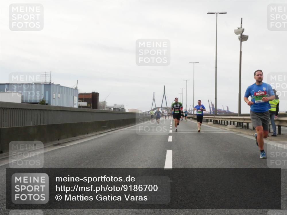 03.10.2025 - Köhlbrandbrückenlauf Matties Gatica Varas http://msf.ph/oto/9186700 03.10.2025 15:47:22 Position 3  meine-sportfotos.de