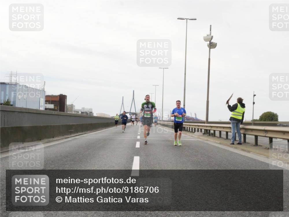 03.10.2025 - Köhlbrandbrückenlauf Matties Gatica Varas http://msf.ph/oto/9186706 03.10.2025 15:47:23 Position 3  meine-sportfotos.de