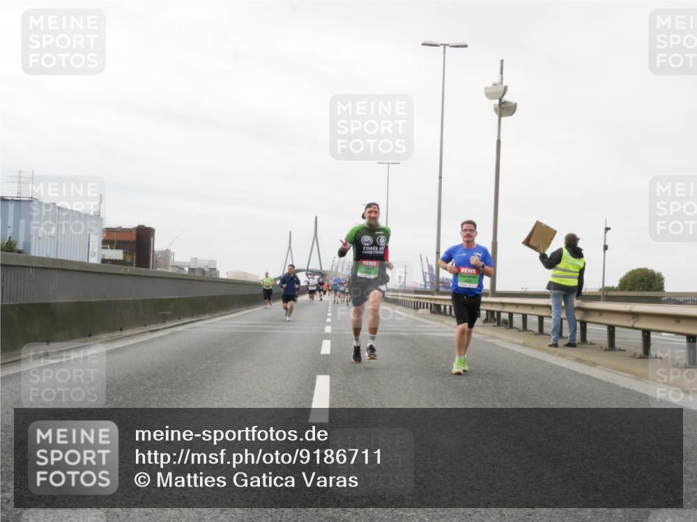03.10.2025 - Köhlbrandbrückenlauf Matties Gatica Varas http://msf.ph/oto/9186711 03.10.2025 15:47:24 Position 3  meine-sportfotos.de