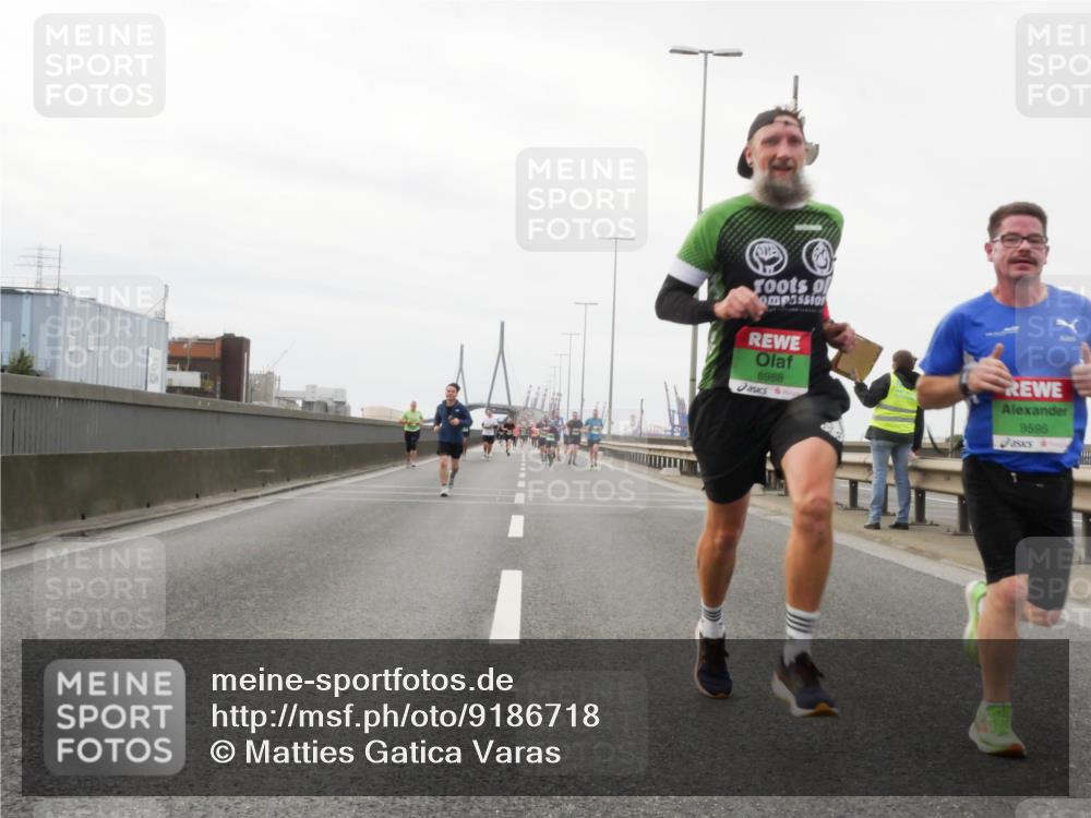 03.10.2025 - Köhlbrandbrückenlauf Matties Gatica Varas http://msf.ph/oto/9186718 03.10.2025 15:47:26 Position 3 8988, 9595 meine-sportfotos.de