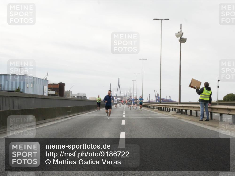 03.10.2025 - Köhlbrandbrückenlauf Matties Gatica Varas http://msf.ph/oto/9186722 03.10.2025 15:47:27 Position 3  meine-sportfotos.de