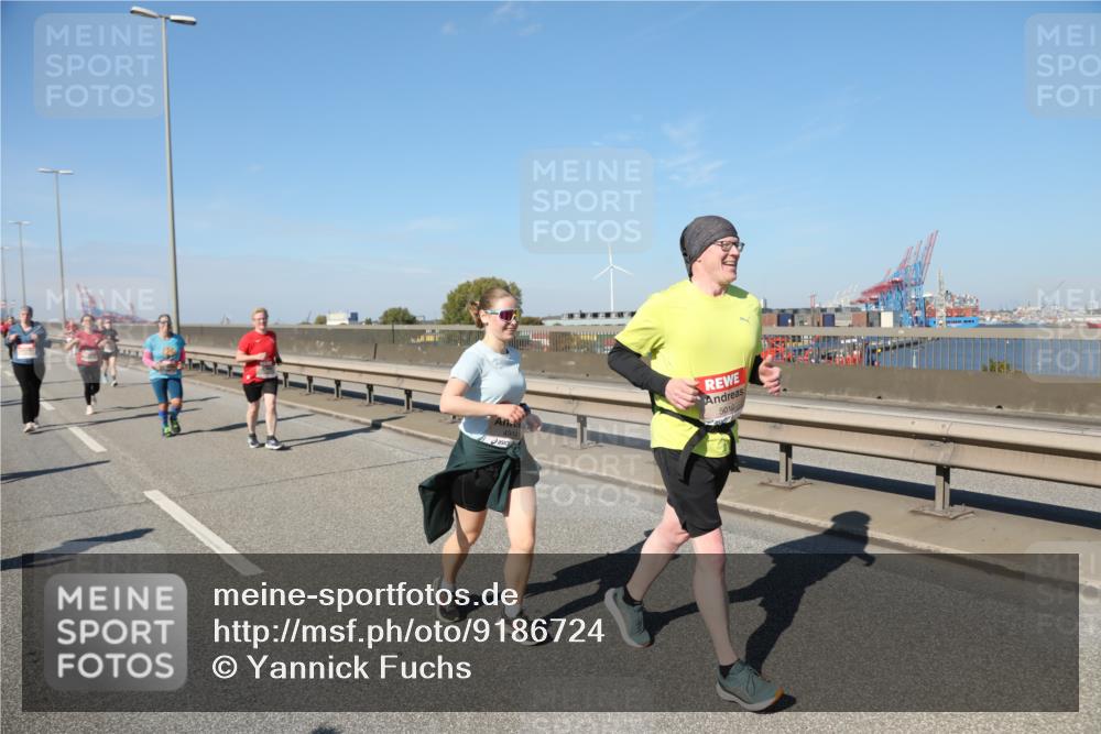 03.10.2025 - Köhlbrandbrückenlauf Yannick Fuchs http://msf.ph/oto/9186724 03.10.2025 12:05:54 Position 3 5010 meine-sportfotos.de