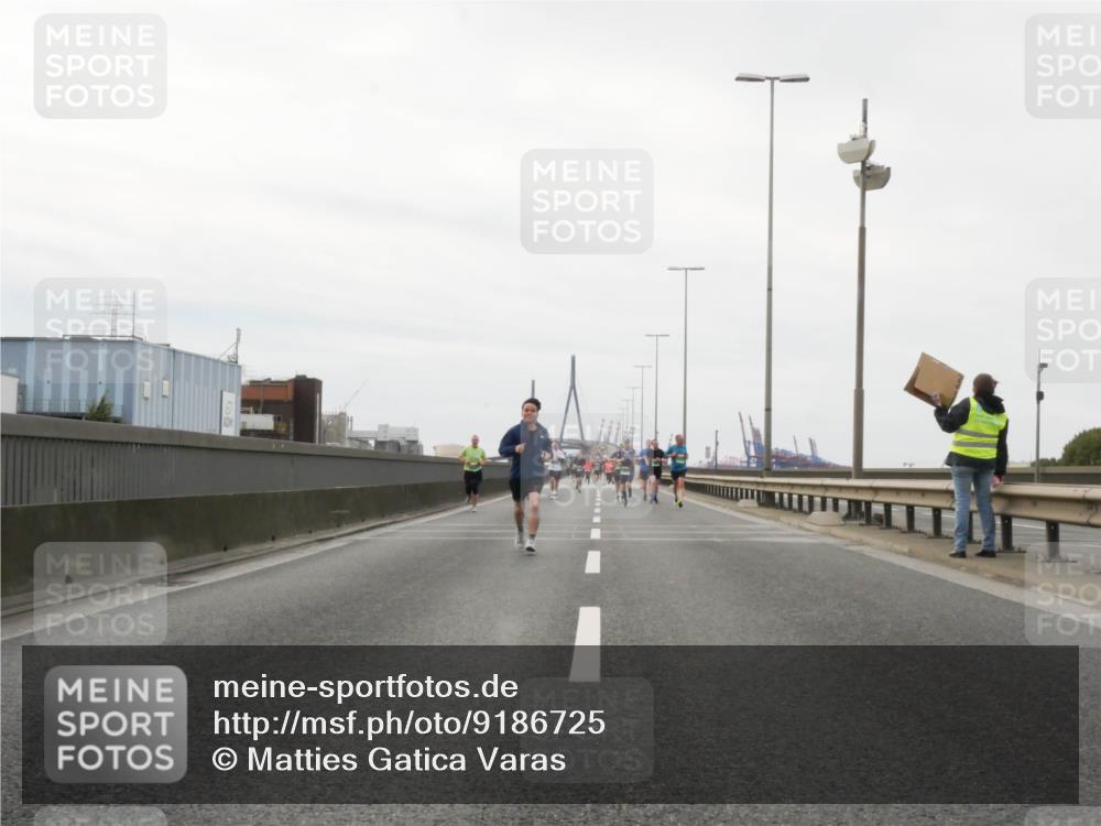 03.10.2025 - Köhlbrandbrückenlauf Matties Gatica Varas http://msf.ph/oto/9186725 03.10.2025 15:47:27 Position 3  meine-sportfotos.de