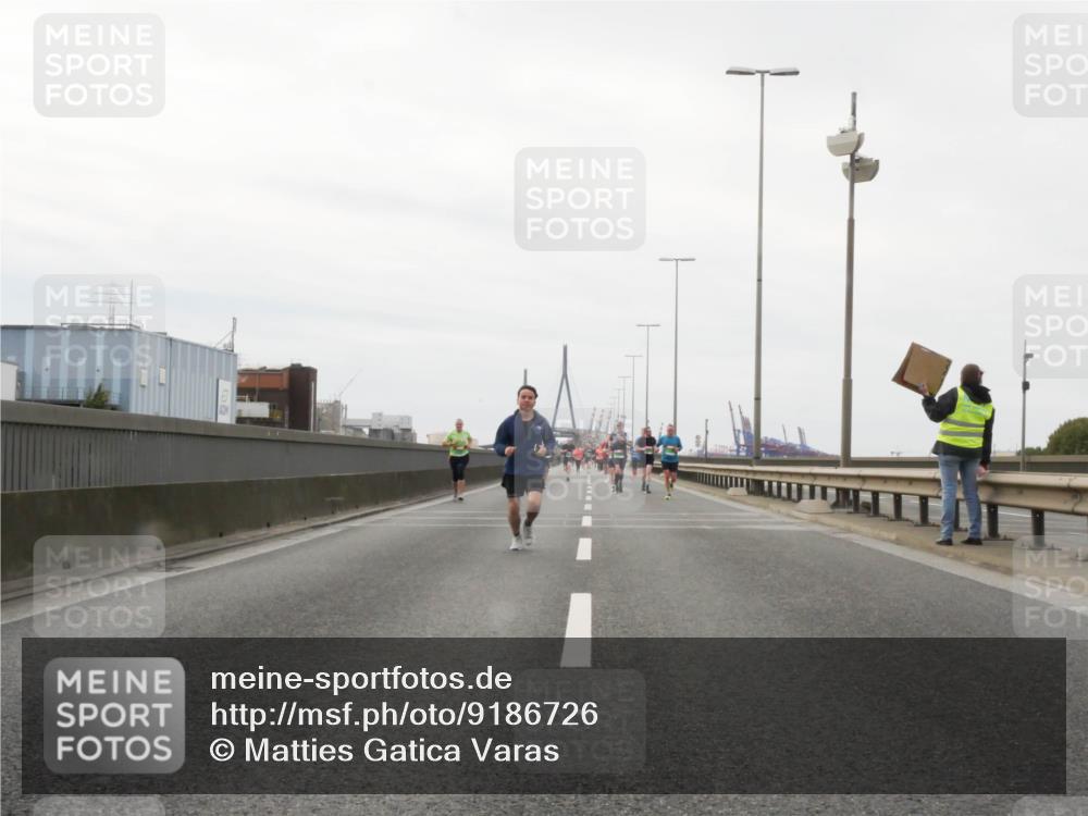 03.10.2025 - Köhlbrandbrückenlauf Matties Gatica Varas http://msf.ph/oto/9186726 03.10.2025 15:47:28 Position 3  meine-sportfotos.de