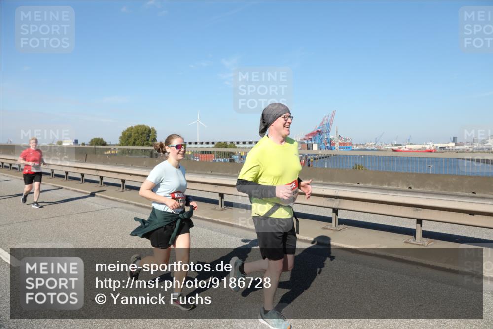 03.10.2025 - Köhlbrandbrückenlauf Yannick Fuchs http://msf.ph/oto/9186728 03.10.2025 12:05:54 Position 3  meine-sportfotos.de