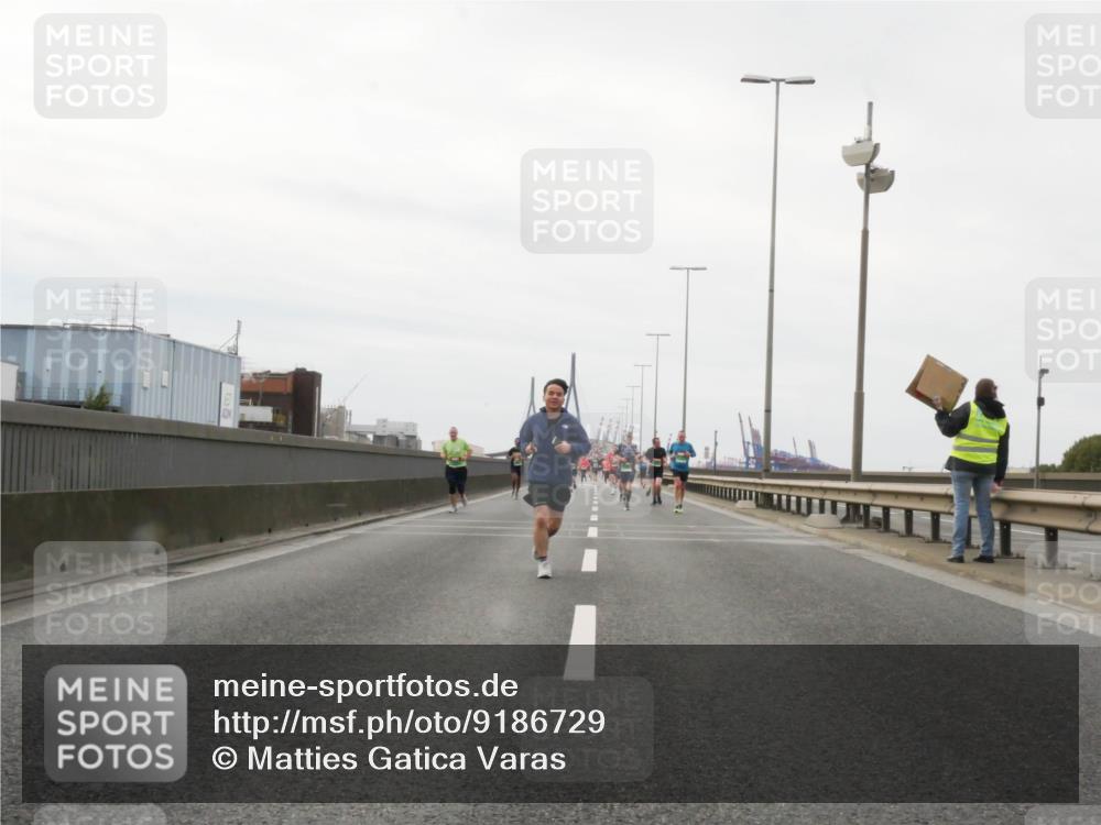03.10.2025 - Köhlbrandbrückenlauf Matties Gatica Varas http://msf.ph/oto/9186729 03.10.2025 15:47:28 Position 3  meine-sportfotos.de