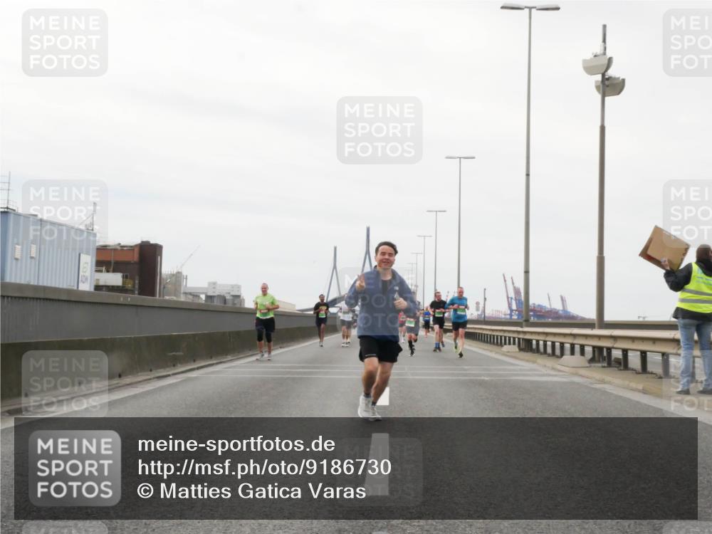 03.10.2025 - Köhlbrandbrückenlauf Matties Gatica Varas http://msf.ph/oto/9186730 03.10.2025 15:47:29 Position 3  meine-sportfotos.de