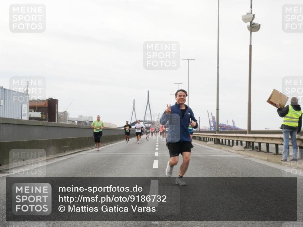 03.10.2025 - Köhlbrandbrückenlauf Matties Gatica Varas http://msf.ph/oto/9186732 03.10.2025 15:47:29 Position 3  meine-sportfotos.de
