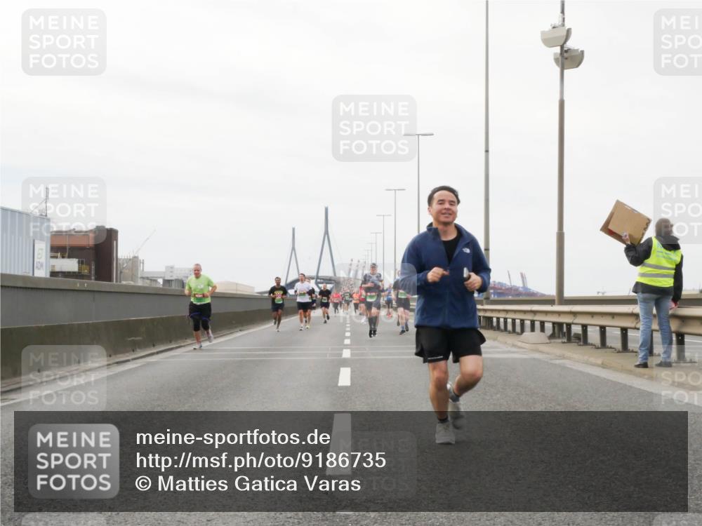 03.10.2025 - Köhlbrandbrückenlauf Matties Gatica Varas http://msf.ph/oto/9186735 03.10.2025 15:47:30 Position 3  meine-sportfotos.de