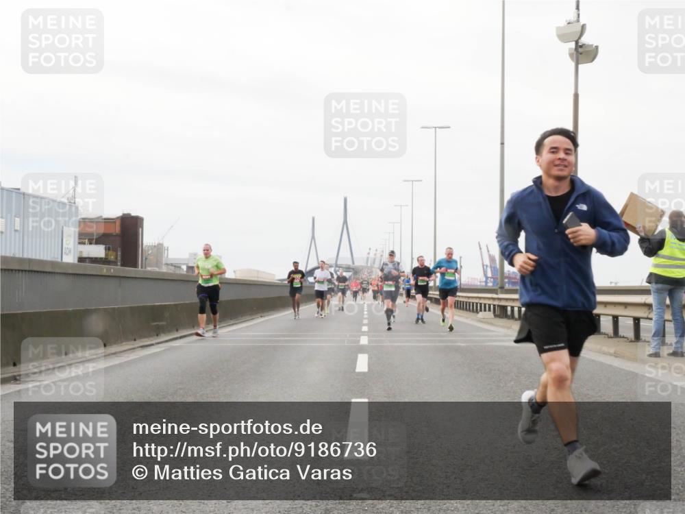 03.10.2025 - Köhlbrandbrückenlauf Matties Gatica Varas http://msf.ph/oto/9186736 03.10.2025 15:47:30 Position 3  meine-sportfotos.de