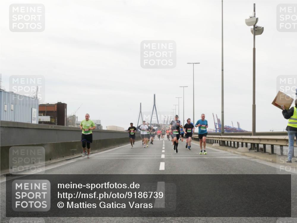 03.10.2025 - Köhlbrandbrückenlauf Matties Gatica Varas http://msf.ph/oto/9186739 03.10.2025 15:47:31 Position 3  meine-sportfotos.de