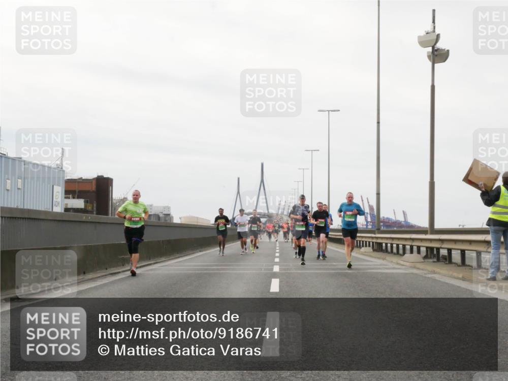 03.10.2025 - Köhlbrandbrückenlauf Matties Gatica Varas http://msf.ph/oto/9186741 03.10.2025 15:47:31 Position 3  meine-sportfotos.de