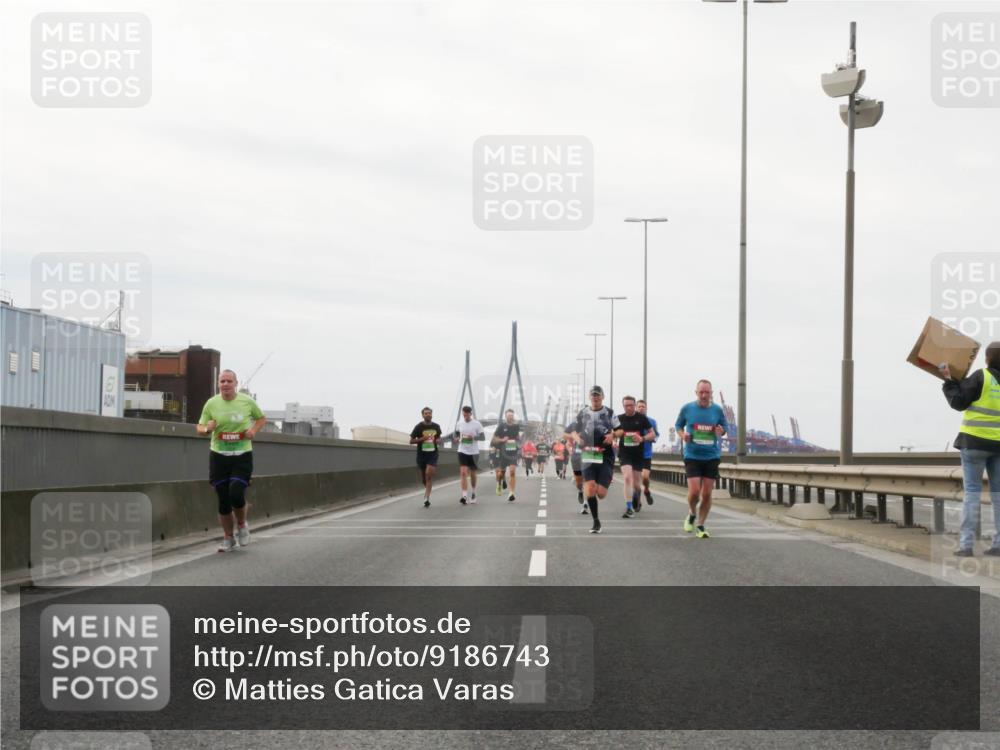 03.10.2025 - Köhlbrandbrückenlauf Matties Gatica Varas http://msf.ph/oto/9186743 03.10.2025 15:47:32 Position 3  meine-sportfotos.de
