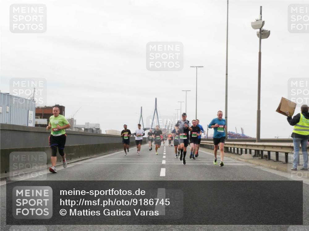 03.10.2025 - Köhlbrandbrückenlauf Matties Gatica Varas http://msf.ph/oto/9186745 03.10.2025 15:47:32 Position 3  meine-sportfotos.de