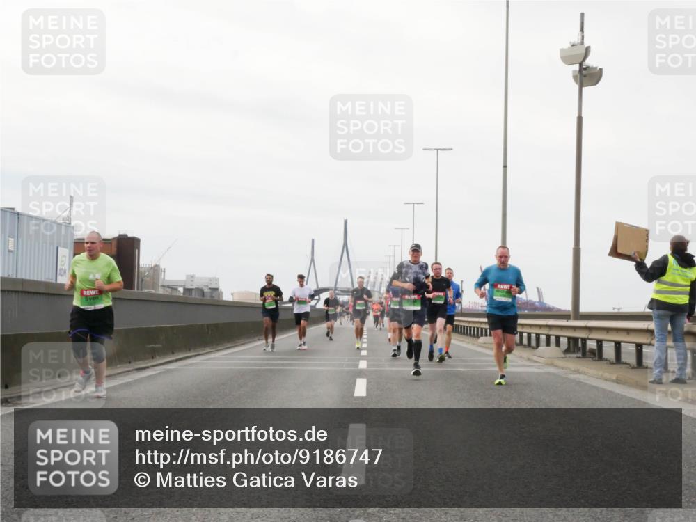 03.10.2025 - Köhlbrandbrückenlauf Matties Gatica Varas http://msf.ph/oto/9186747 03.10.2025 15:47:33 Position 3  meine-sportfotos.de