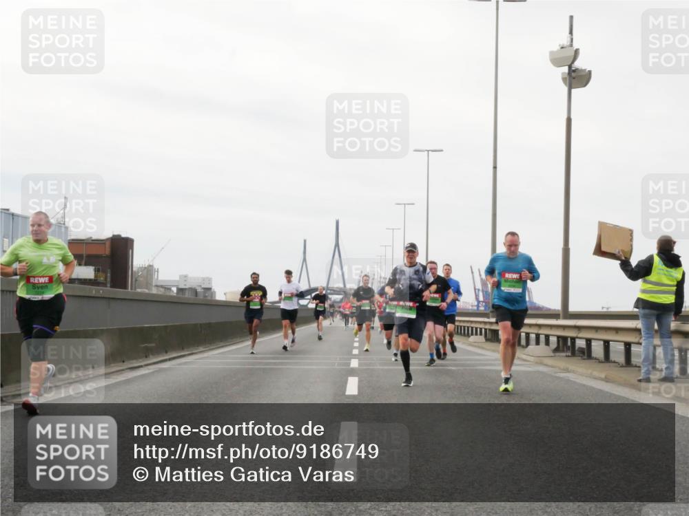 03.10.2025 - Köhlbrandbrückenlauf Matties Gatica Varas http://msf.ph/oto/9186749 03.10.2025 15:47:33 Position 3  meine-sportfotos.de